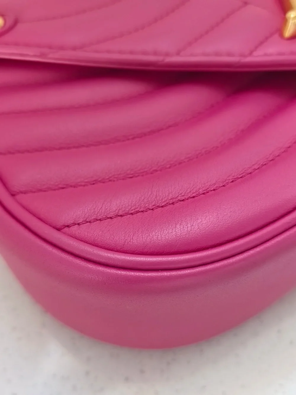 Louis Vuitton New Wave Chain bag MM Hot Pink Quilted Shoulder Bag - Picture 10 of 14